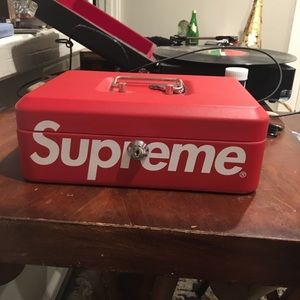 Supreme Lockbox